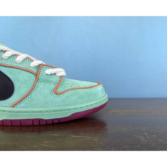 Nike SB Dunk Low Pro QS \